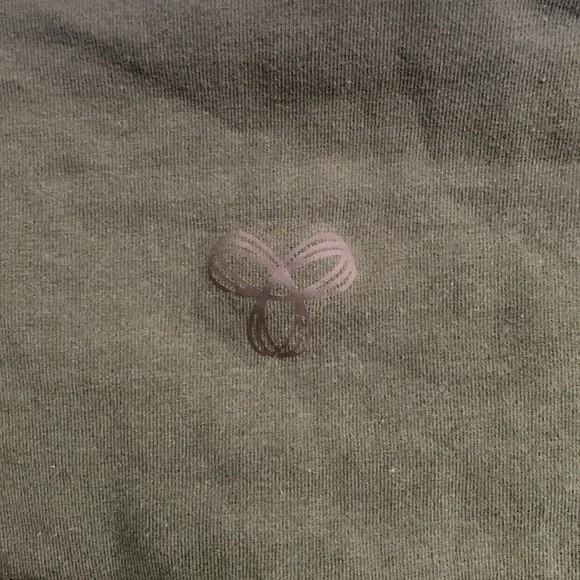 BNWOT TNA Green Biker Shorts size S - Picture 3 of 4